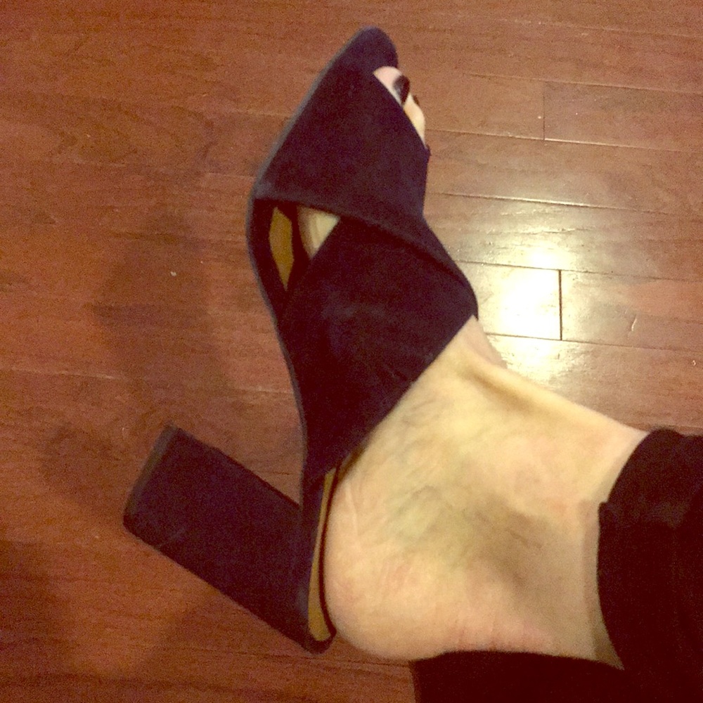 Arturo Chiang navy blue suede slides